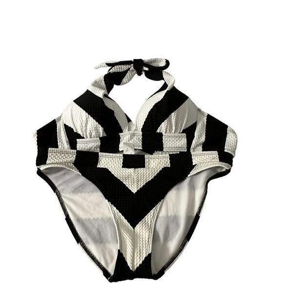 Gibson Latimer Stripped Textured Halter Bikini Top (M) with Matching Bottoms (L) - Picture 6 of 13